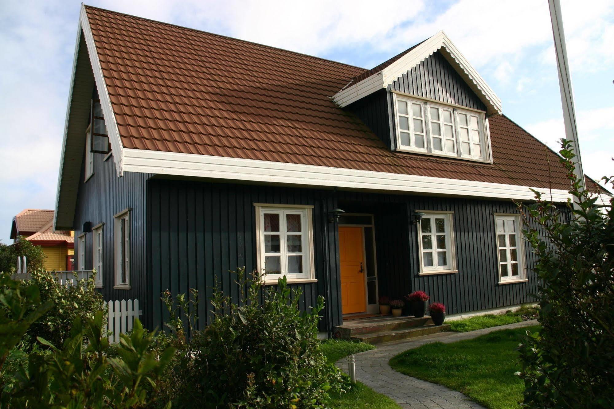 Guesthouse Heba Stokkseyri Exteriör bild